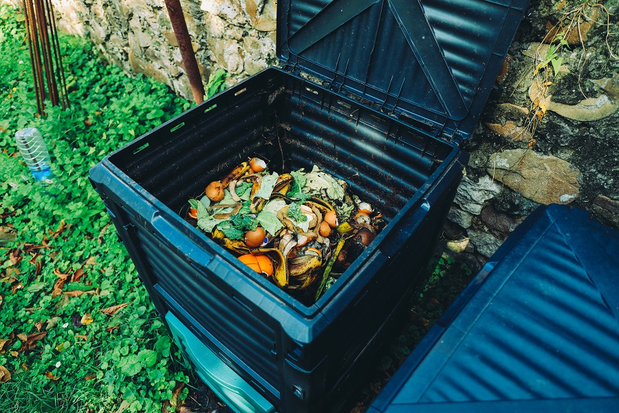 Outdoor composting bin example